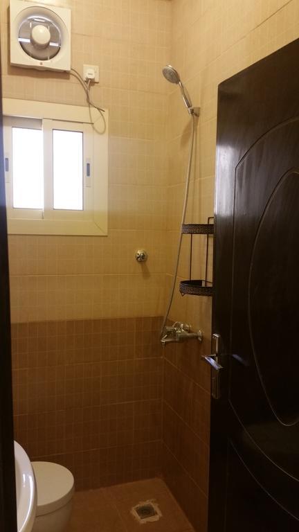 المسرة سكن للعزاب فقط Yanbu Bagian luar foto