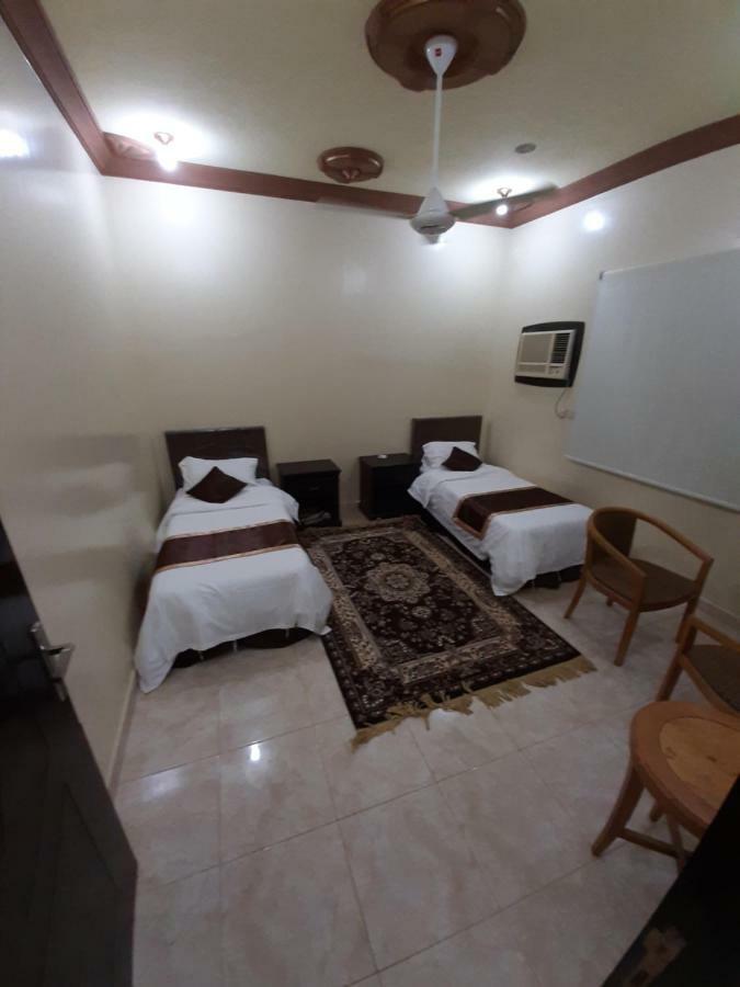 المسرة سكن للعزاب فقط Yanbu Bagian luar foto
