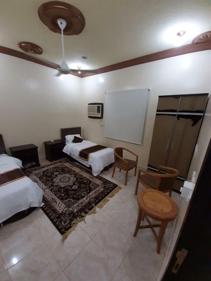 المسرة سكن للعزاب فقط Yanbu Bagian luar foto