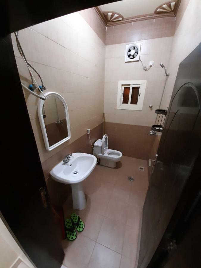 المسرة سكن للعزاب فقط Yanbu Bagian luar foto