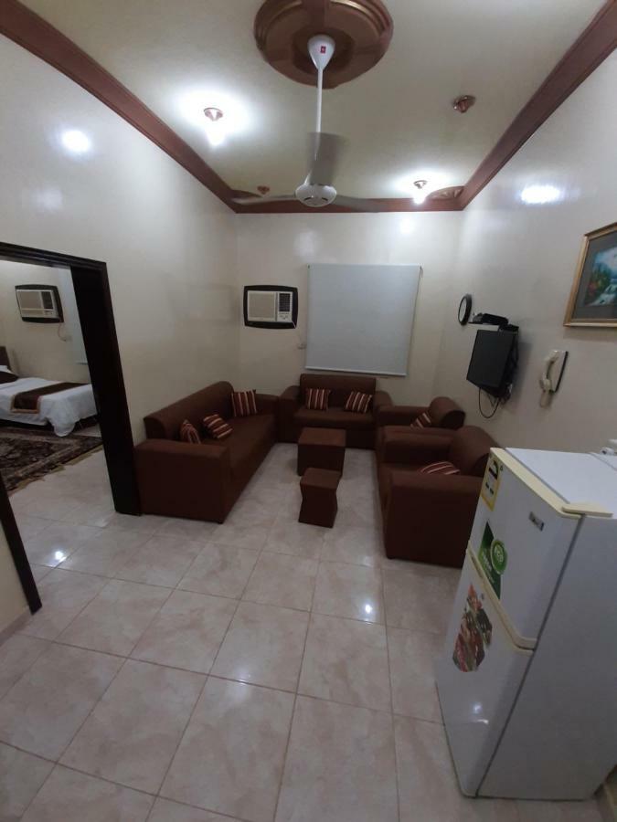 المسرة سكن للعزاب فقط Yanbu Bagian luar foto